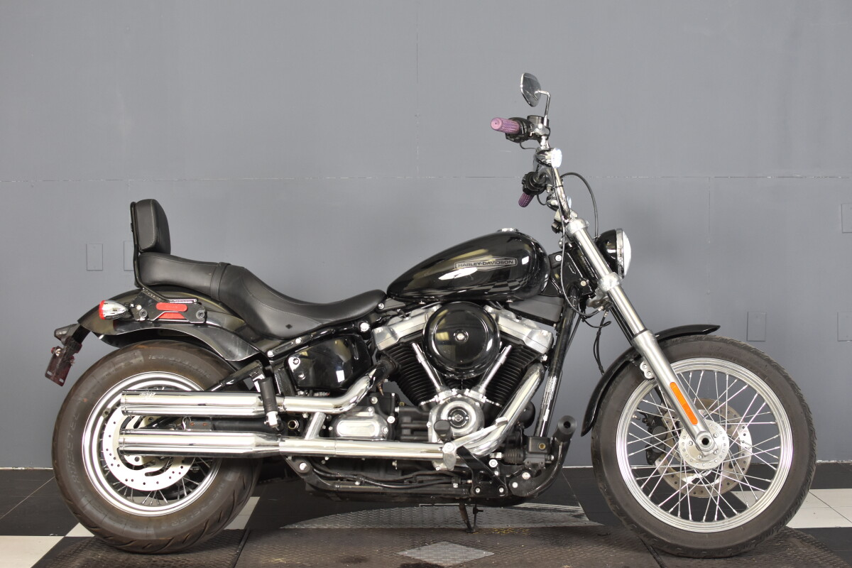 WC1007 HARLEYDAVIDSON バイク 2020 Harley-Davidson® Softail Standard® Vivid Black | Desert Wind