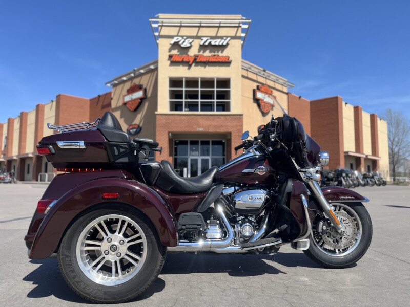 2022 Harley-Davidson® FLHTCUTG Tri Glide® Ultra MDNT CRIMSON 858301