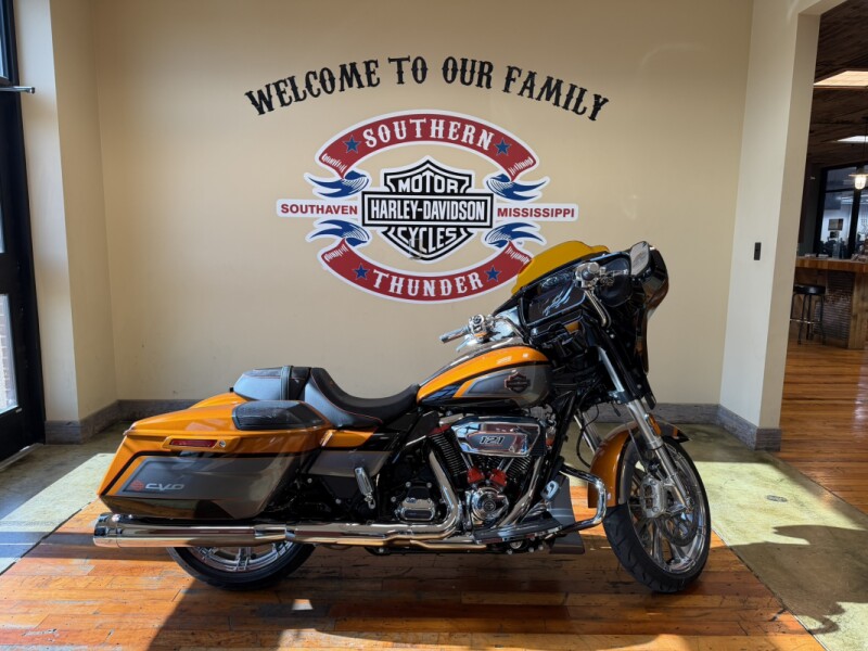 2026 Harley-Davidson® CVO Street Glide Torched Orange CVO Tri-Tone