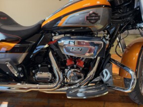 2026 Harley-Davidson® CVO Street Glide Torched Orange CVO Tri-Tone thumb 2