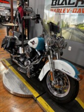 2016 Harley-Davidson® Heritage Softail® Classic CR ICE/FRD TEAL W/PINSTRIPE thumb 2