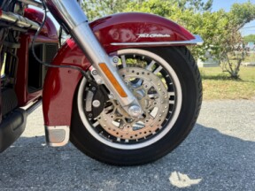 2021 Harley-Davidson® Tri Glide® Ultra FLHTCUTG thumb 0