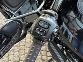 2026 Harley-Davidson® Road Glide Limited Vivid Black Black Trim thumb 1