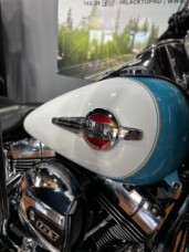 2016 Harley-Davidson® Heritage Softail® Classic CR ICE/FRD TEAL W/PINSTRIPE thumb 1