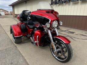 FLHTCUTGSE 2021 CVO™ Tri Glide® thumb 3