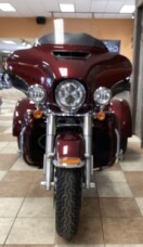 2017 Harley-Davidson® Tri Glide® Ultra Two-Tone Mysterious Red Sunglo/Velocity Red Sunglo thumb 3