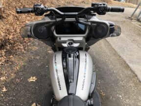 2023 Harley-Davidson® CVO™ Street Glide® Dark Platinum w/Pinstripe thumb 0