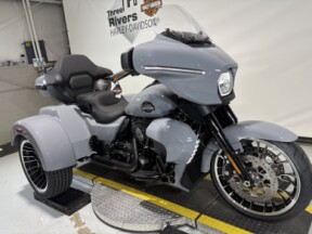 2026 Harley-Davidson® Street Glide 3 Limited Dark Billiard Gray Black Trim thumb 2