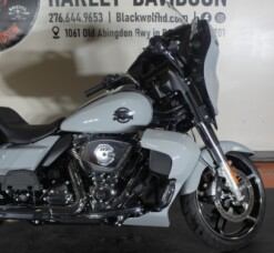 2025 Harley-Davidson® Street Glide™ Ultra FLHXU thumb 2