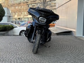 2026 Harley-Davidson® STREET GLIDE® LIMITED Vivid Black Black Trim thumb 2