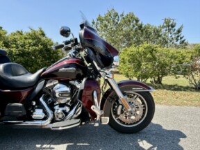 2015 Harley-Davidson® Tri Glide® Ultra FLHTCUTG thumb 1