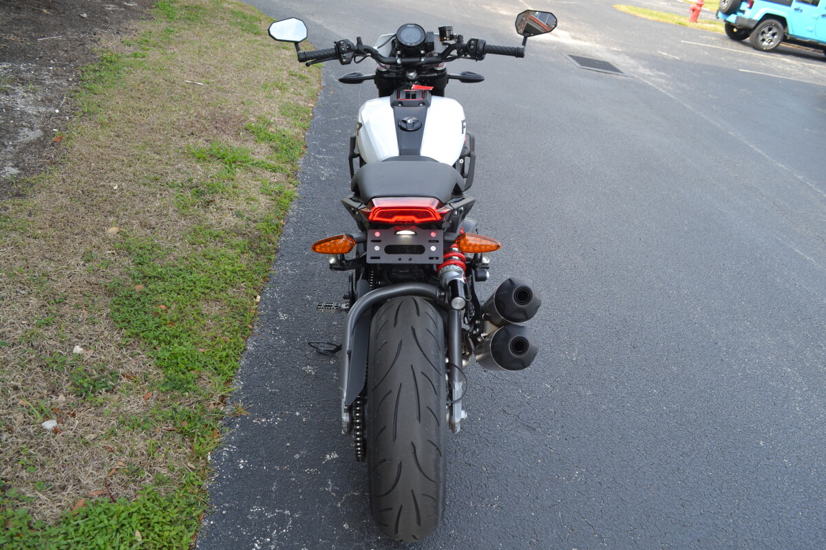 2023 Indian Motorcycle FTR Sport White Lightning / Indy Red, photo 6