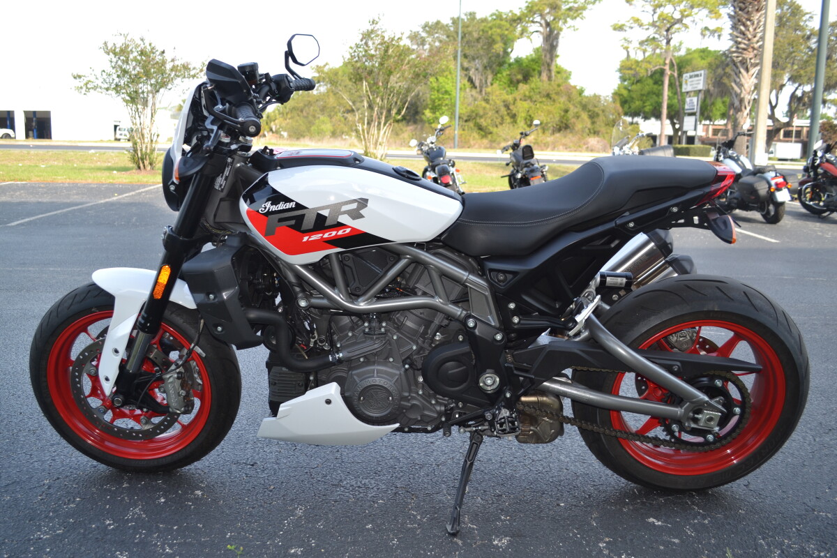 2023 Indian Motorcycle FTR Sport White Lightning / Indy Red, photo 10