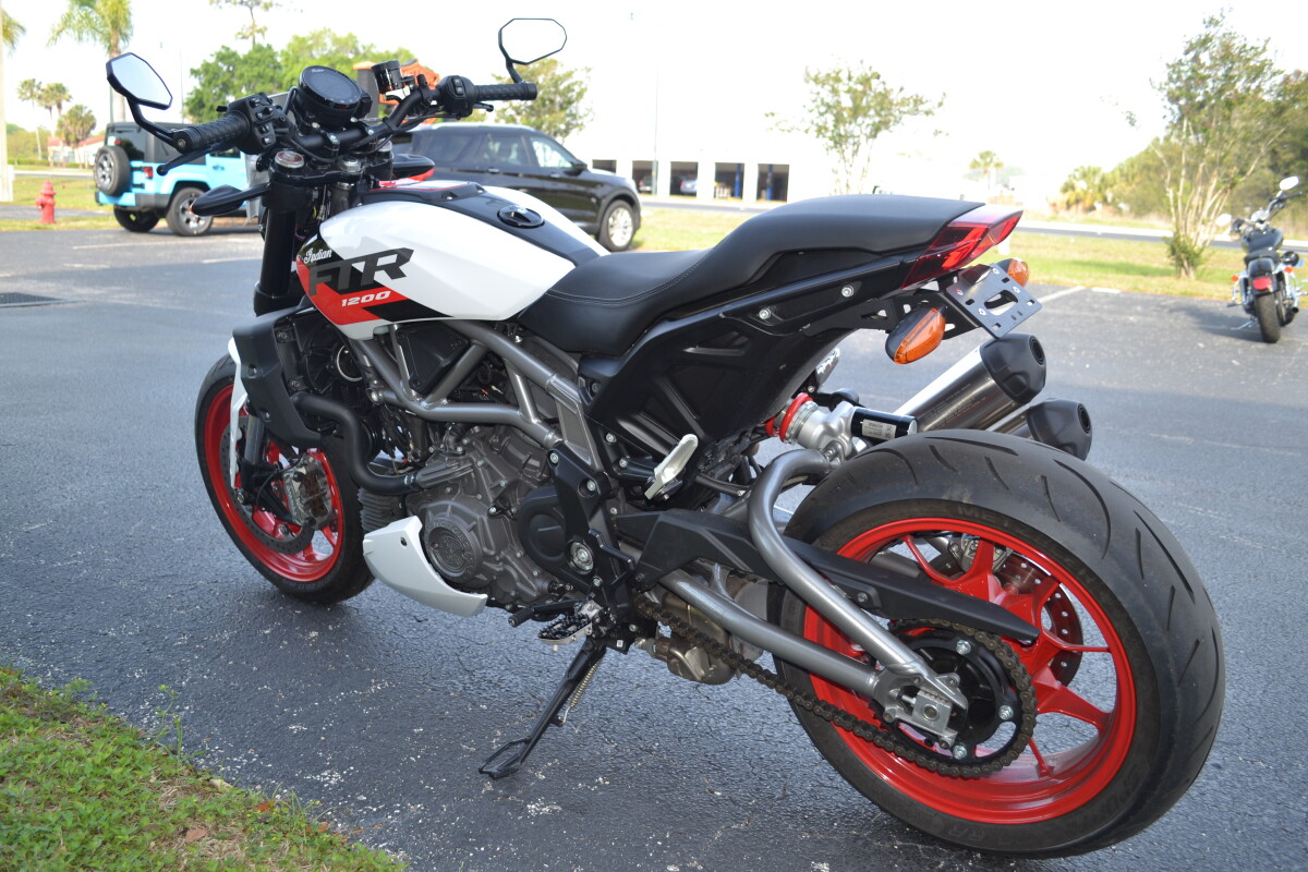 2023 Indian Motorcycle FTR Sport White Lightning / Indy Red, photo 9