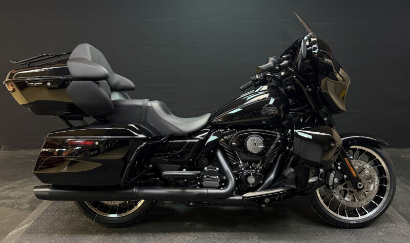 Harley-Davidson® Street Glide Limited 2026 FLHXL VIVID BLACK