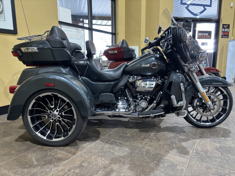 2025 Harley-Davidson® Tri Glide® Ultra Iron Horse Metallic