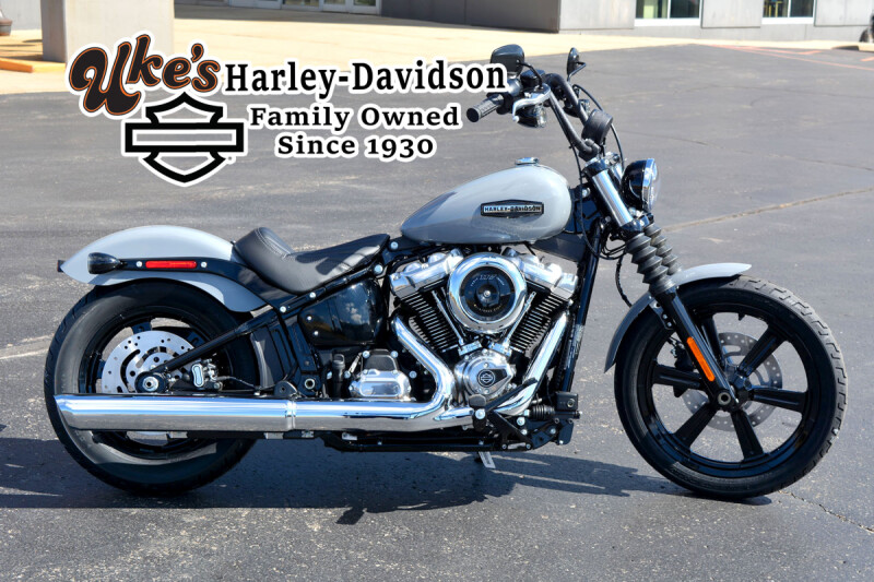 2026 Harley-Davidson® Street Bob® Dark Billiard Gray Chrome Cast Wheels