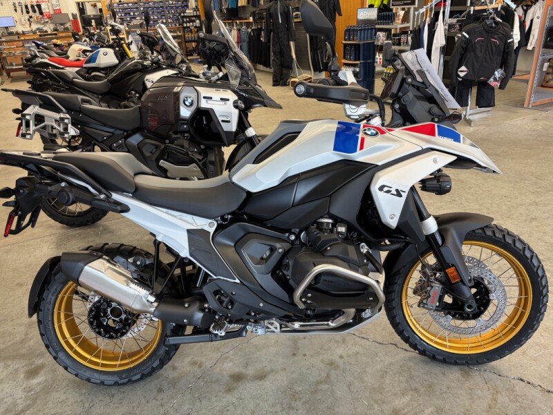 2026 BMW Motorrad R 1300 GS Alpine White / Lupin Blue Metallic / Magma Red