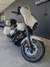 FLHXST 2023 Street Glide® ST thumb 2