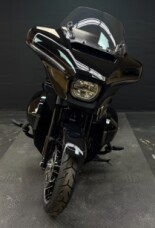 Harley-Davidson® Street Glide Limited 2026 FLHXL VIVID BLACK thumb 2