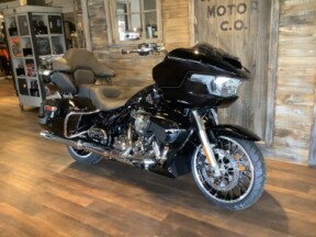 Harley-Davidson® Road Glide Limited 2026 FLTRXL T18-26 Vivid Black Chrome Trim thumb 3