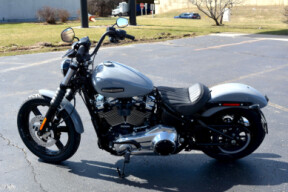 2026 Harley-Davidson® Street Bob® Dark Billiard Gray Chrome Cast Wheels thumb 2