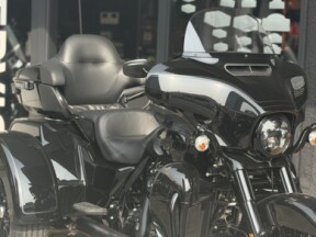 ［試乗車］2025 トライグライド ウルトラ　 Vivid Black - Black Finish thumb 3