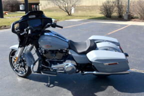2026 Harley-Davidson® Street Glide® Dark Billiard Gray Chrome Trim thumb 2