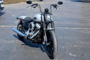 2026 Harley-Davidson® Street Bob® Dark Billiard Gray Chrome Cast Wheels thumb 3