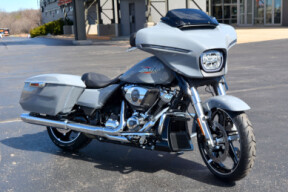2026 Harley-Davidson® Street Glide® Dark Billiard Gray Chrome Trim thumb 0