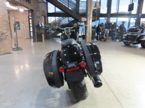 2021 Harley-Davidson® Sport Glide® FLSB thumb 1