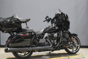2025 Harley-Davidson® Street Glide Ultra thumb 2