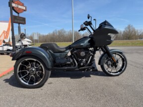 2026 Harley-Davidson® Road Glide 3 Iron Horse Metallic thumb 2