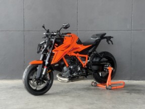 2025 KTM 1390 SUPERDUKE R ORANGE thumb 2