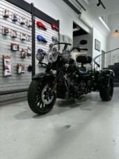 2024 Harley-Davidson® Freewheeler™ Alpine Green / Vivid Black thumb 1