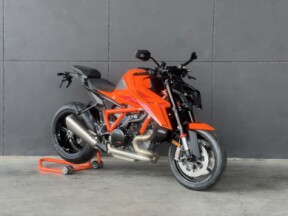 2025 KTM 1390 SUPERDUKE R ORANGE thumb 3