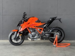 2025 KTM 1390 SUPERDUKE R ORANGE thumb 1