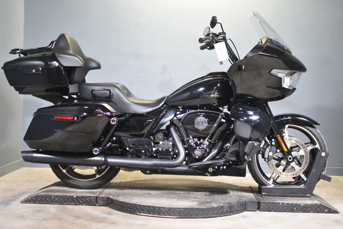 Used 2024 Harley-Davidson® Road Glide® Vivid Black - Black Finish