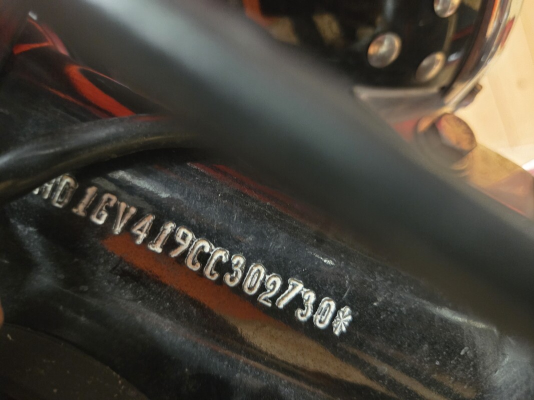 FXDC 2012 Super Glide® Custom, photo 8