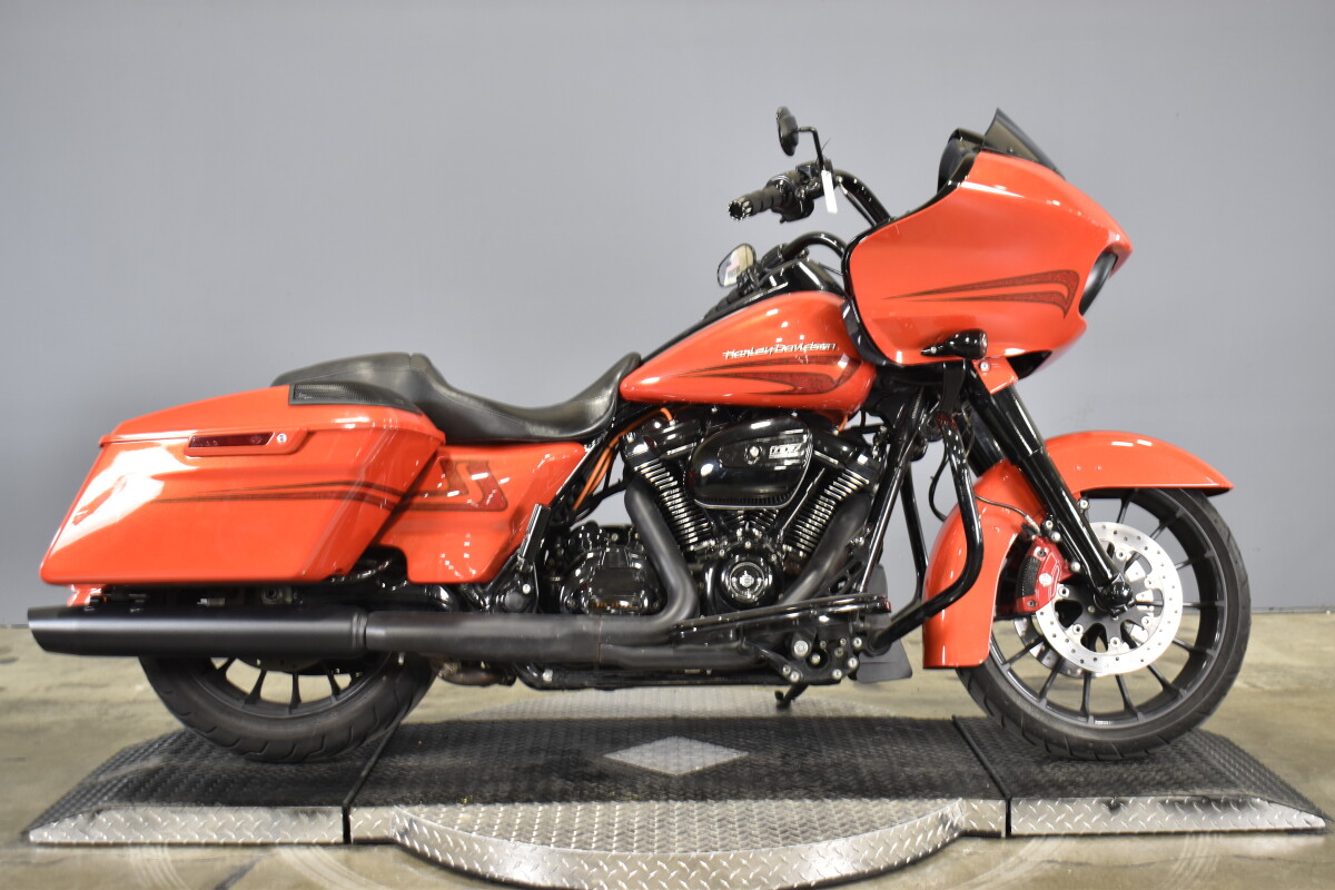 2017 Harley-Davidson® Road Glide® Special Custom Colour Laguna