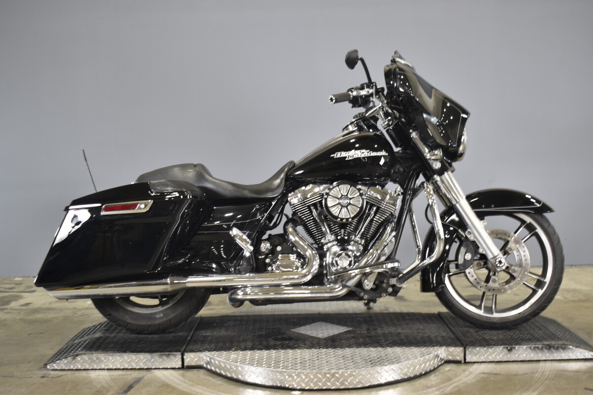 2024 Harley-Davidson® Street Glide® Vivid Black | MotorCity Harley