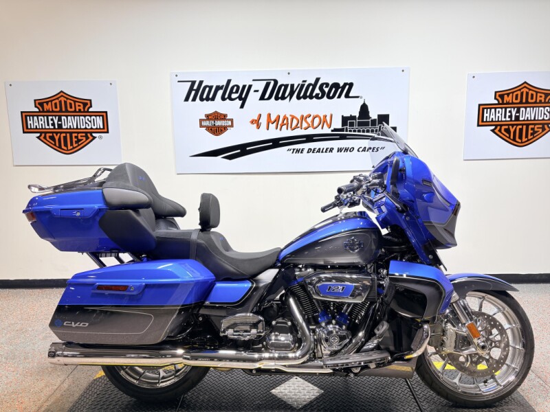 2026 FLHXLSE Harley-Davidson® CVO Street Glide Limited Electric Coast CVO Two-Tone