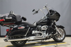 2018 Harley-Davidson® Road Glide® Ultra FLTRU thumb 2