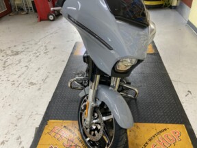 2026 Harley-Davidson® Street Glide® Dark Billiard Gray Chrome Trim thumb 2
