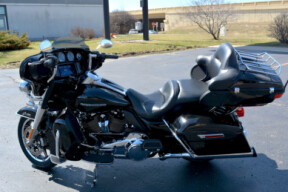 2019 Harley-Davidson® Ultra Limited Vivid Black thumb 2