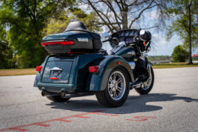2024 Harley-Davidson® Tri Glide® Ultra FLHTCUTG thumb 2