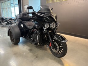 2022 Harley-Davidson® Tri Glide® Ultra Vivid Black thumb 3