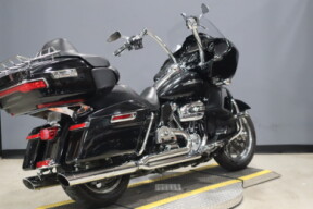 2018 Harley-Davidson® Road Glide® Ultra FLTRU thumb 1