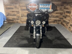 2022 Harley-Davidson® Tri Glide® Ultra Vivid Black thumb 3