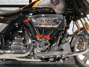 2026 Harley-Davidson® CVO Street Glide Torched Orange CVO Tri-Tone thumb 1